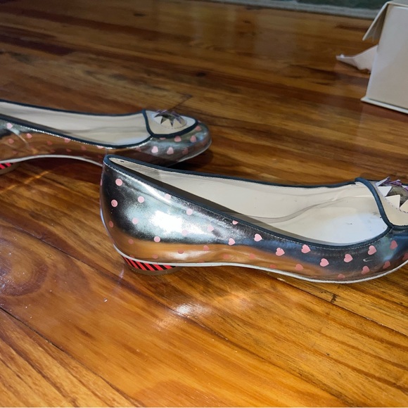 Sophia Webster Silver Flats with pink hearts - Picture 3 of 5